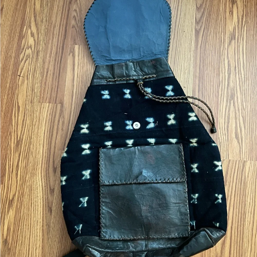 Backpack - Picture 3 of 7